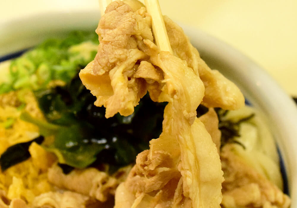 丸亀製麺「旨辛 豚つけ汁うどん」