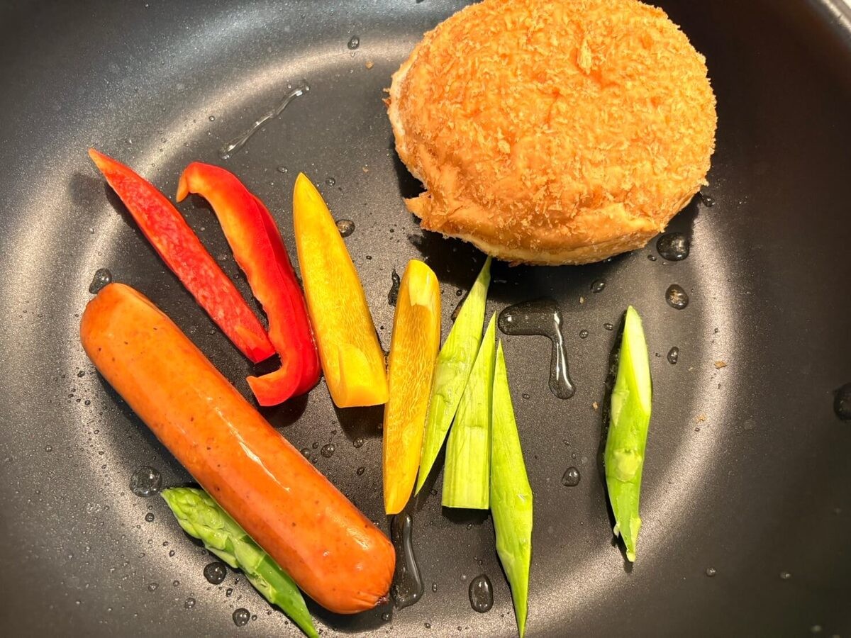山崎製パン公式「フランクフルトカレーパンサンド」