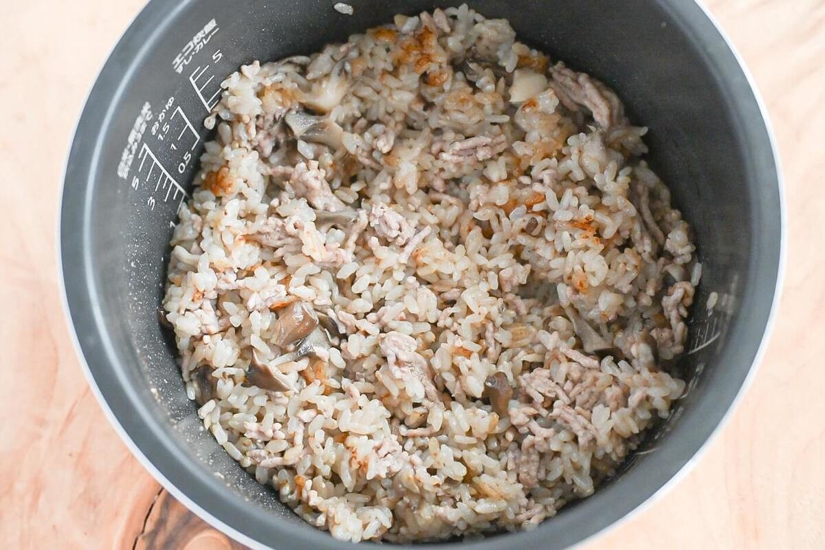 豚ひき肉とまいたけの炊き込みごはん