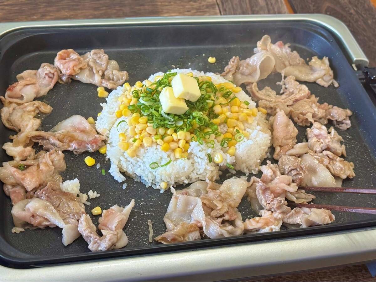 エバラ公式「ホットプレートでポークジンジャーライス」