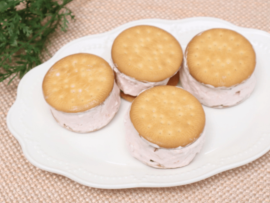 フルーチェで作るクッキーサンドアイス