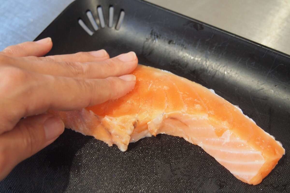 上田勝彦さんの「生臭さをなくす魚の焼き方」