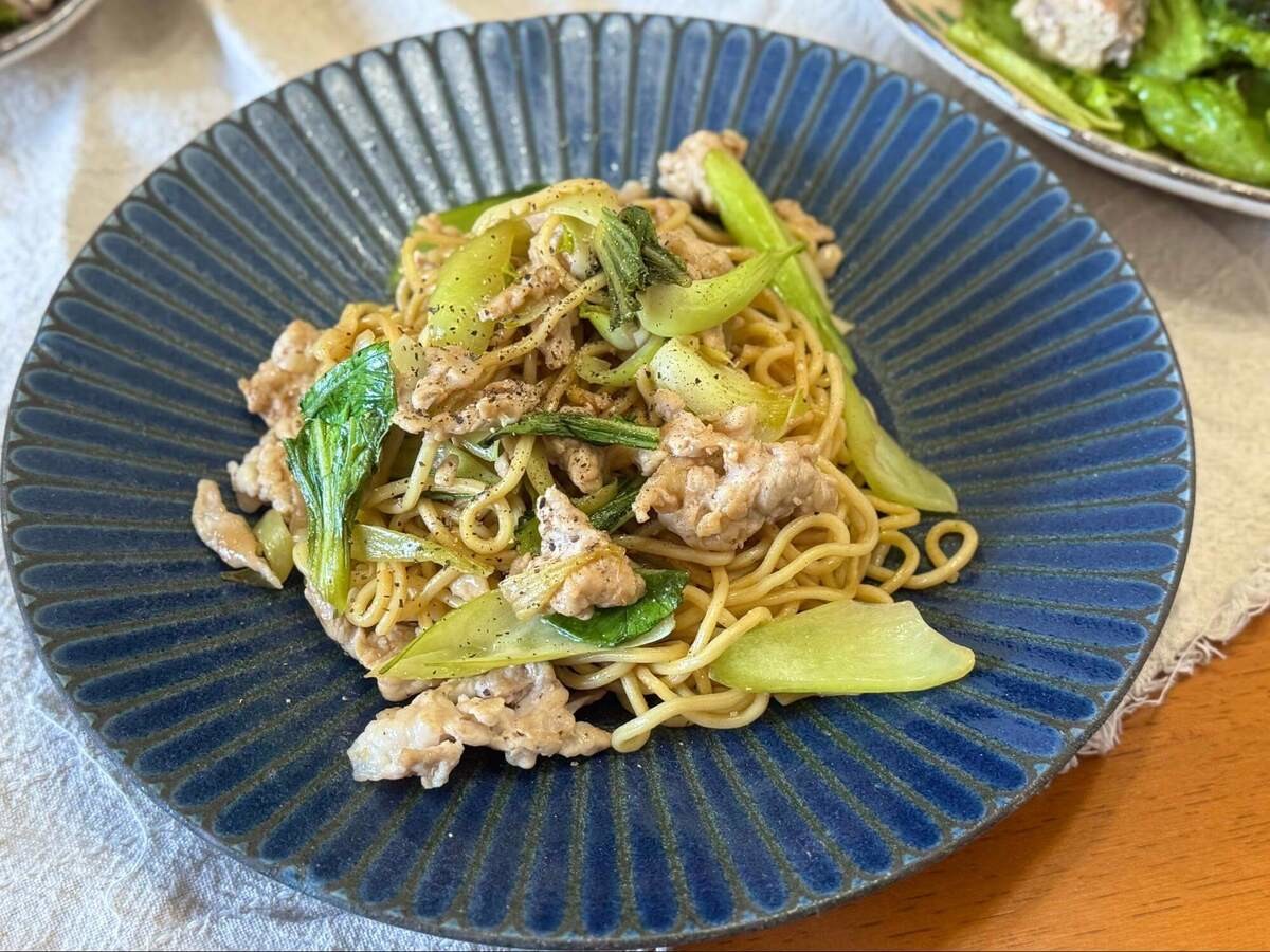 長谷川あかりさん「豚肉とちんげん菜の酢じょうゆ焼きそば」のレシピ