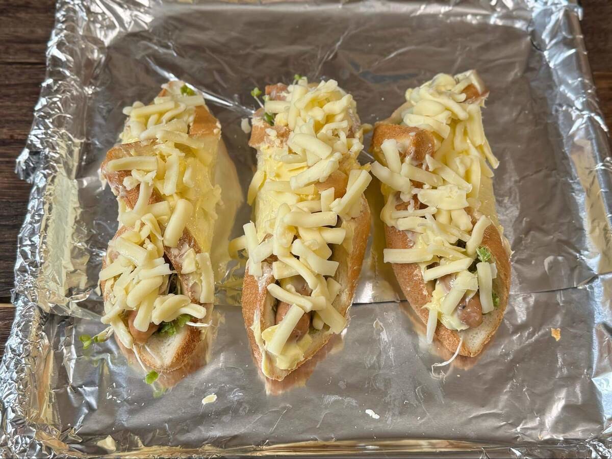 村上農園公式「食パンで作るホットドッグ」