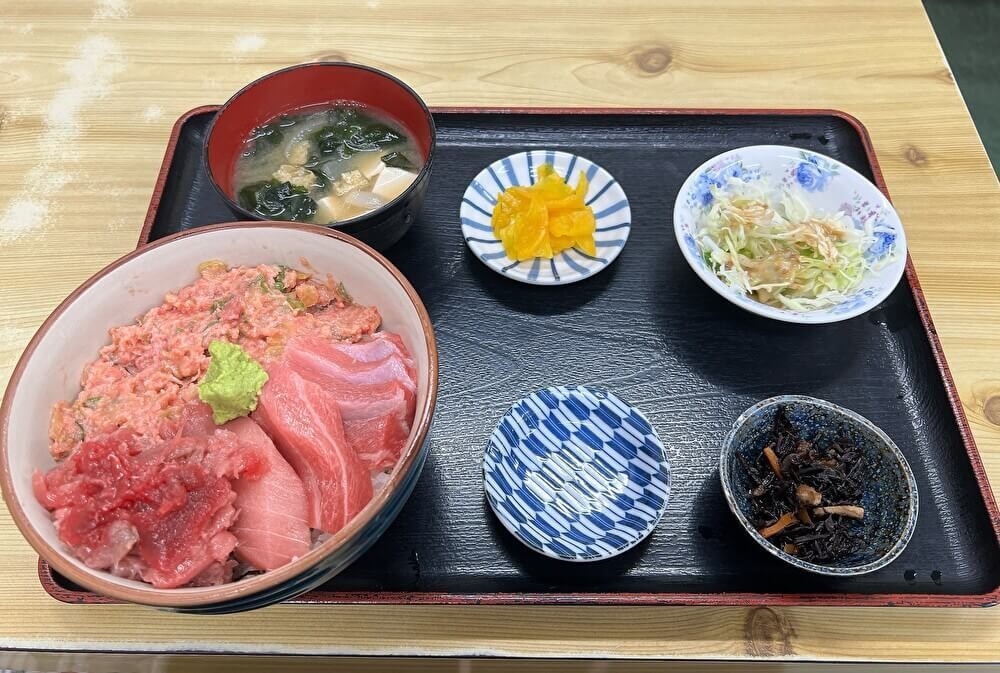 横浜中央卸売市場内の「竹家食堂」