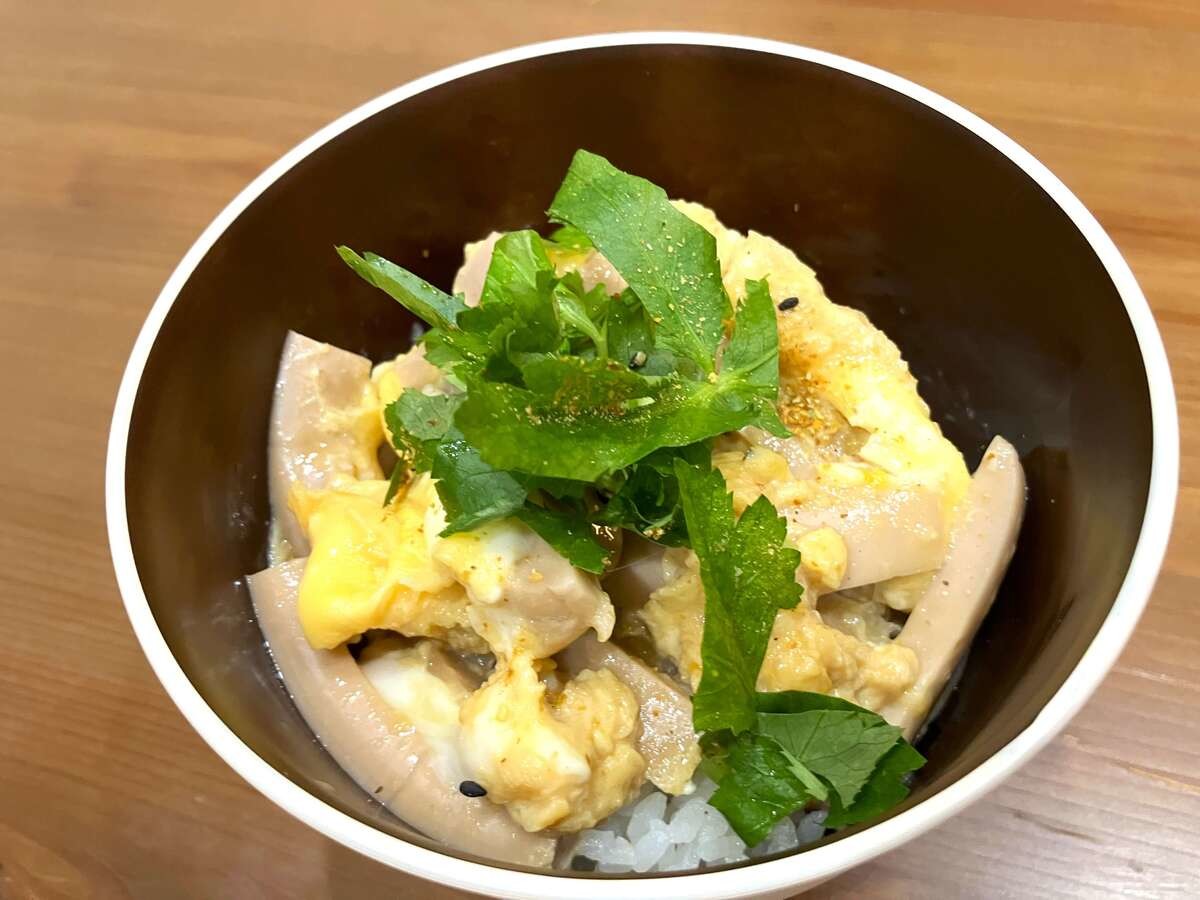 ニッスイ「ソーセージのレンチン親子丼」のレシピ