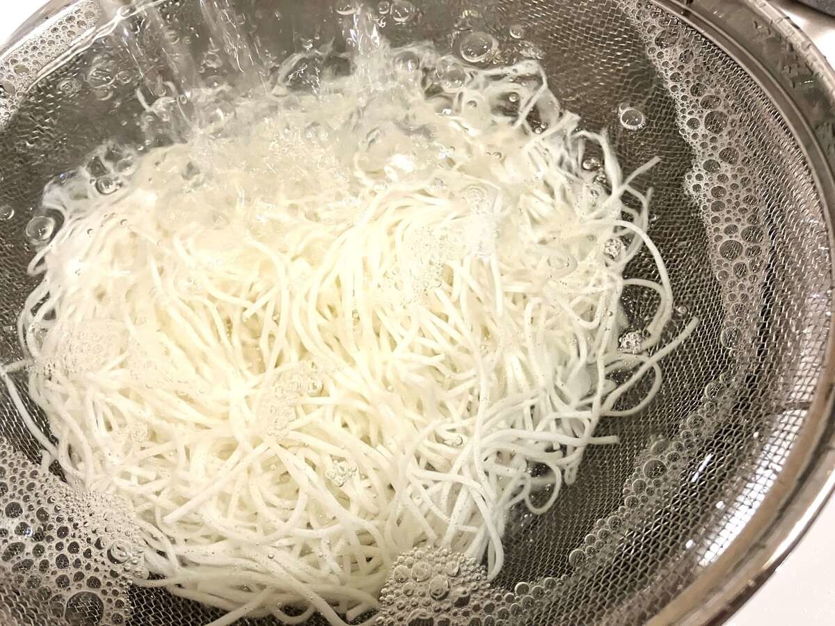 池利公式「ザクザクそうめんチョコ～ドバイチョコレート スタイル～」