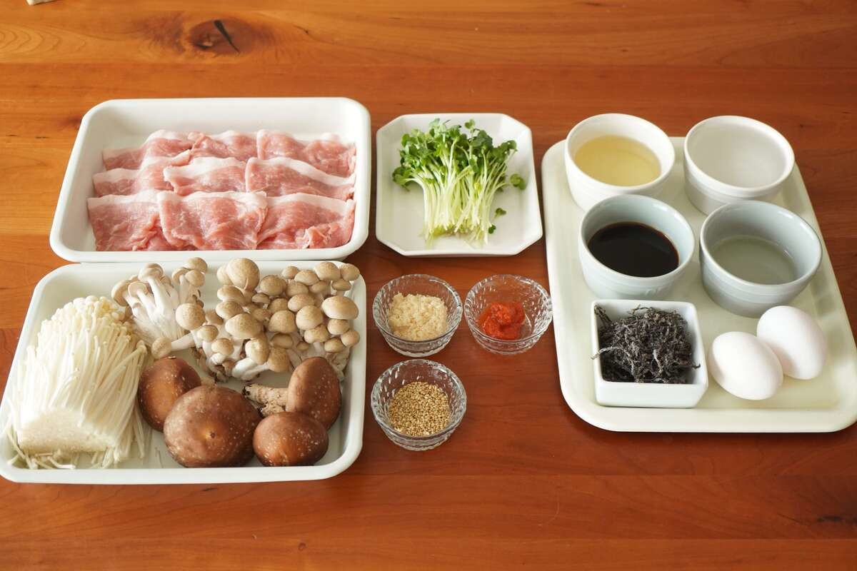 笠原将弘さん「豚バラしゃぶしゃぶキノコダレ」