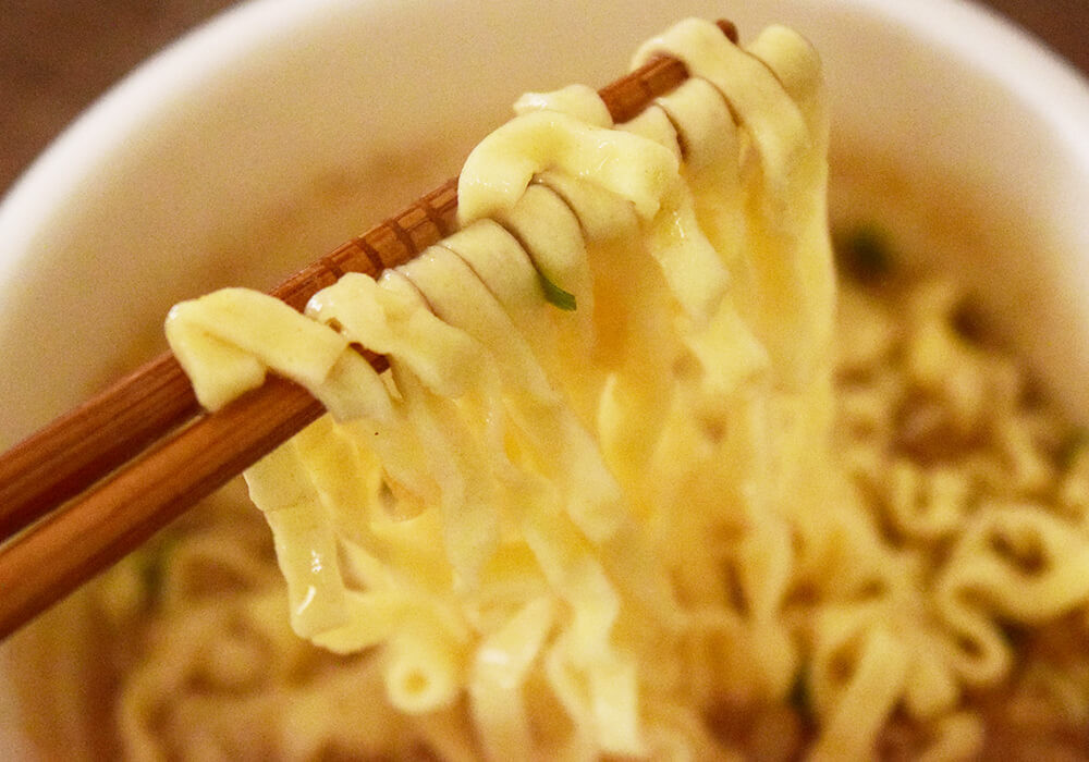 ローソン「麺大盛り 天かすうどん 七味付き」