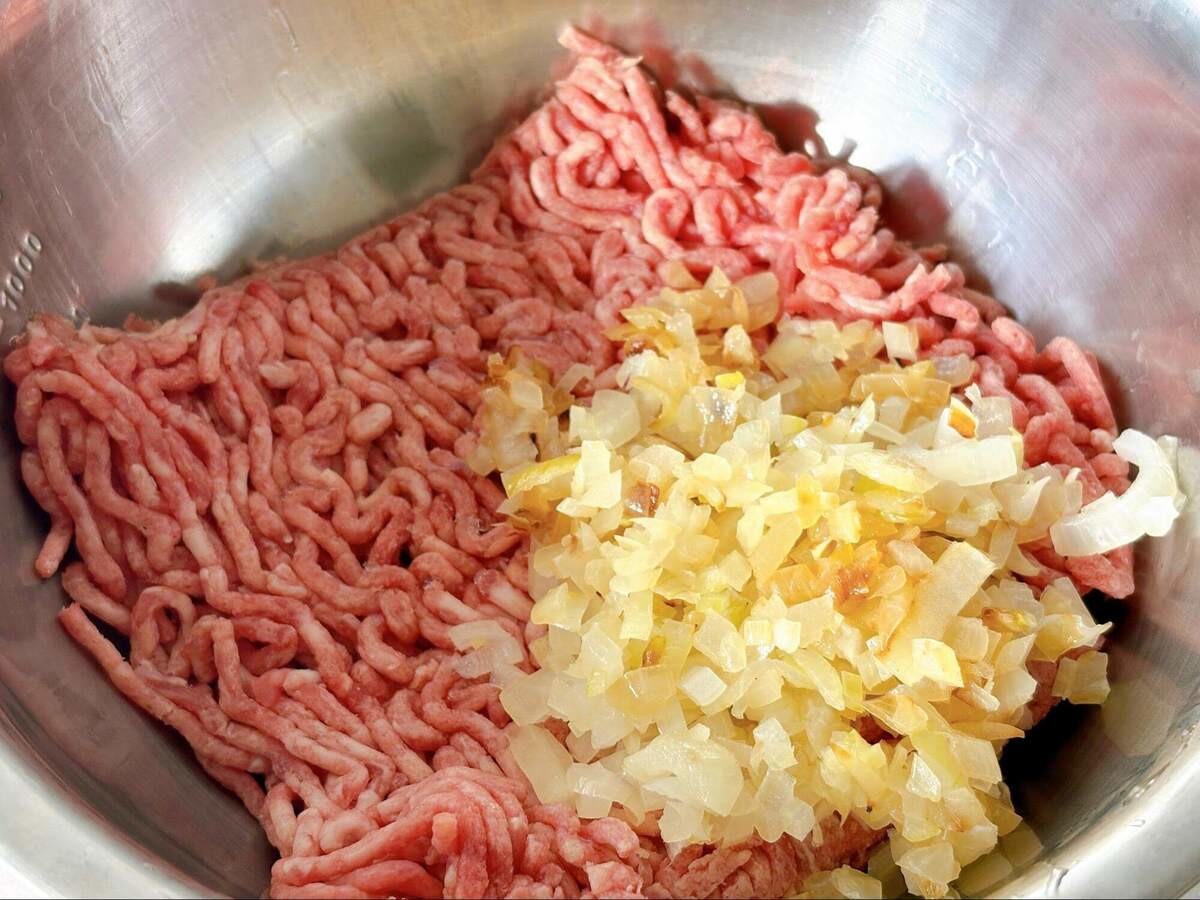 知らないとヤバイ！ハンバーグ作りのNG行動3選