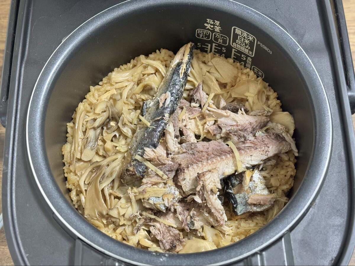 サンマと舞茸の炊き込みご飯