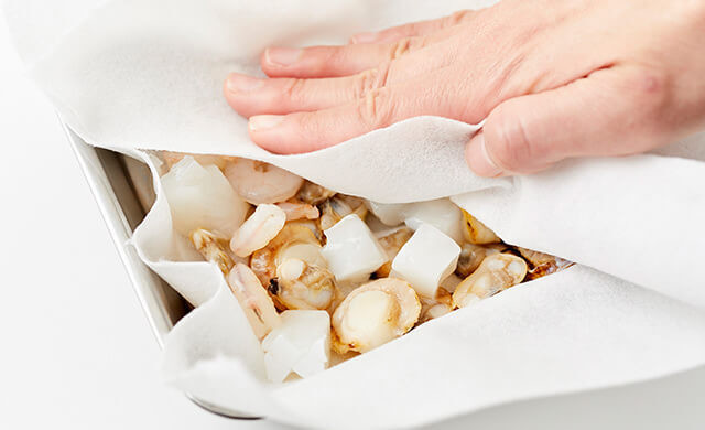 シーフードミックスの解凍方法は「塩水」が正解！