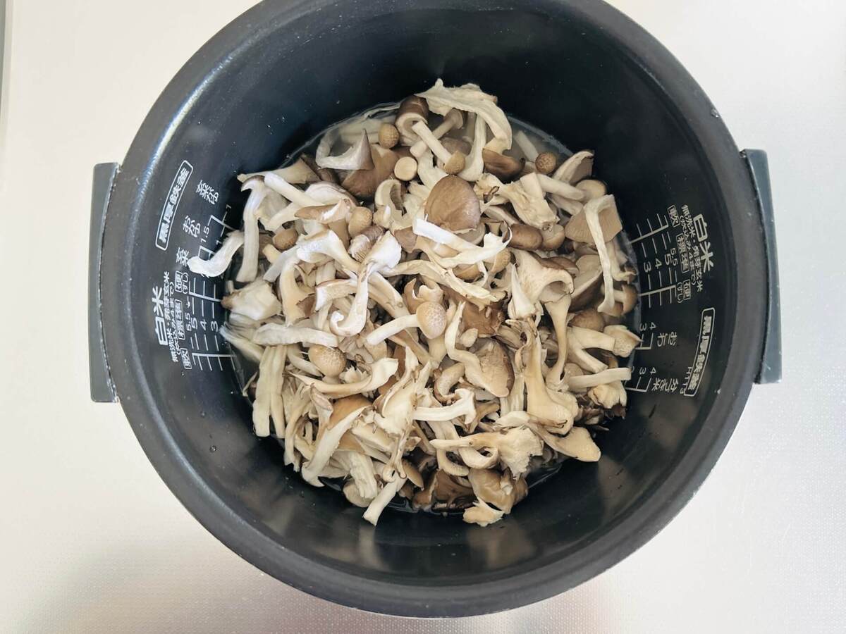 mamayumi流「柚子胡椒が決め手！きのこたっぷり炊き込みご飯」のレシピ