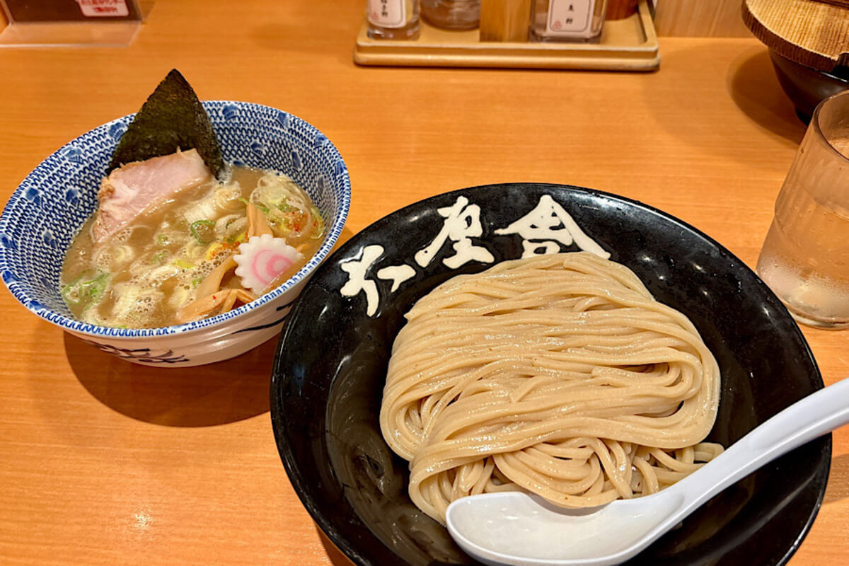 『六厘舎 東京駅東京ラーメンストリート店』
