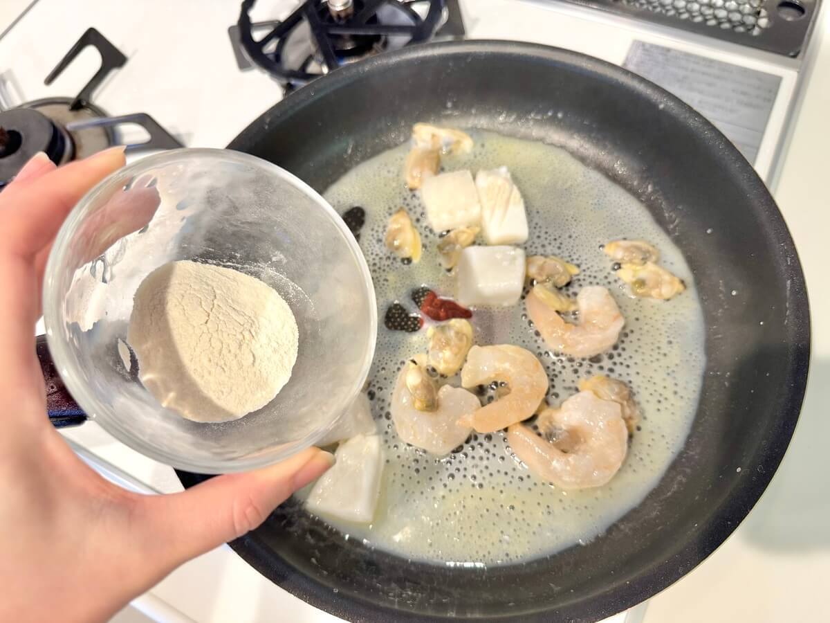 うどんスープでクラムチャウダー