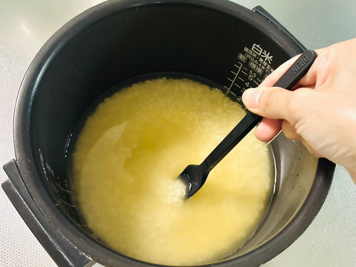 おうちごはんせいさくぶさん「わかめスープのもとでわかめ炊き込みご飯」のレシピ