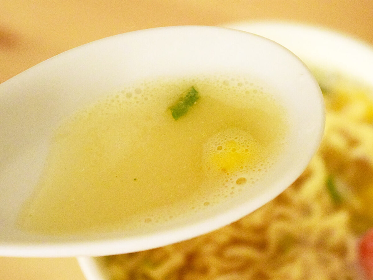 日清「カップヌードル」とイオン「コクとキレのしょうゆヌードル」食べ比べ