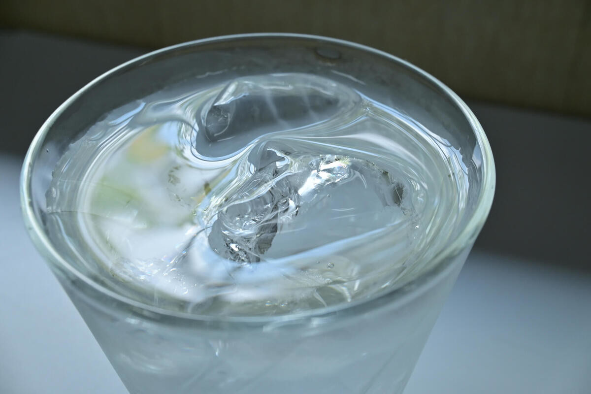コップの氷が溶けるとどうなる?