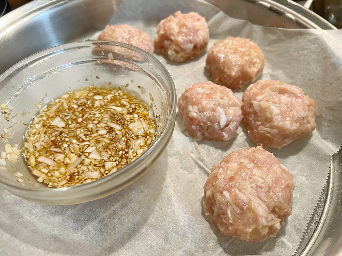 鶏だんごのふんわり蒸し 甘酢しょうがだれ