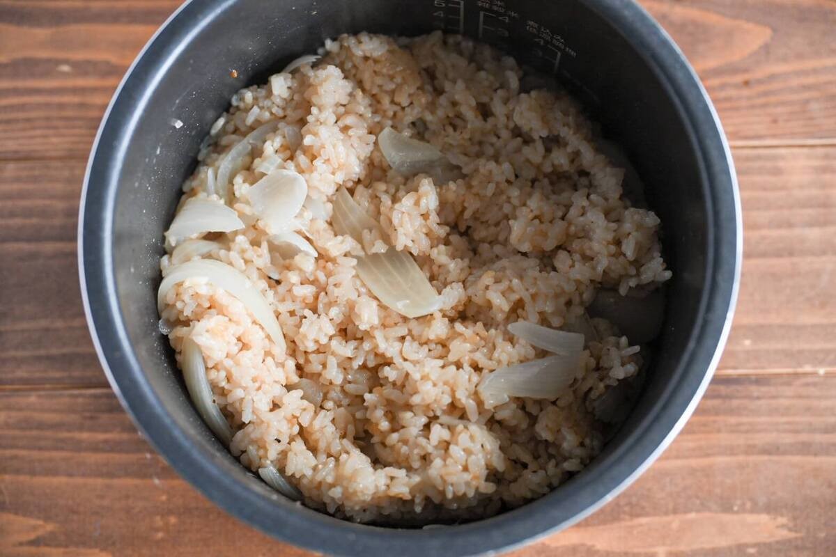 「玉ねぎ丸ごと炊き込みごはん」