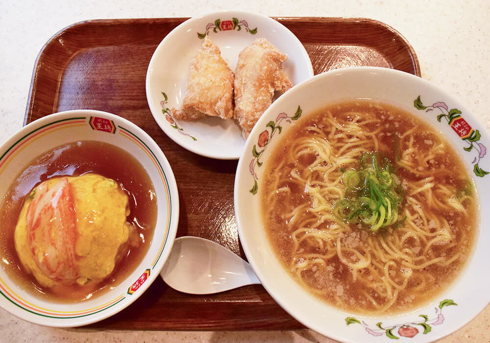 餃子の王将ランチBセット「かけ醤油ラーメン ランチ天津飯　鶏の唐揚げ2個」