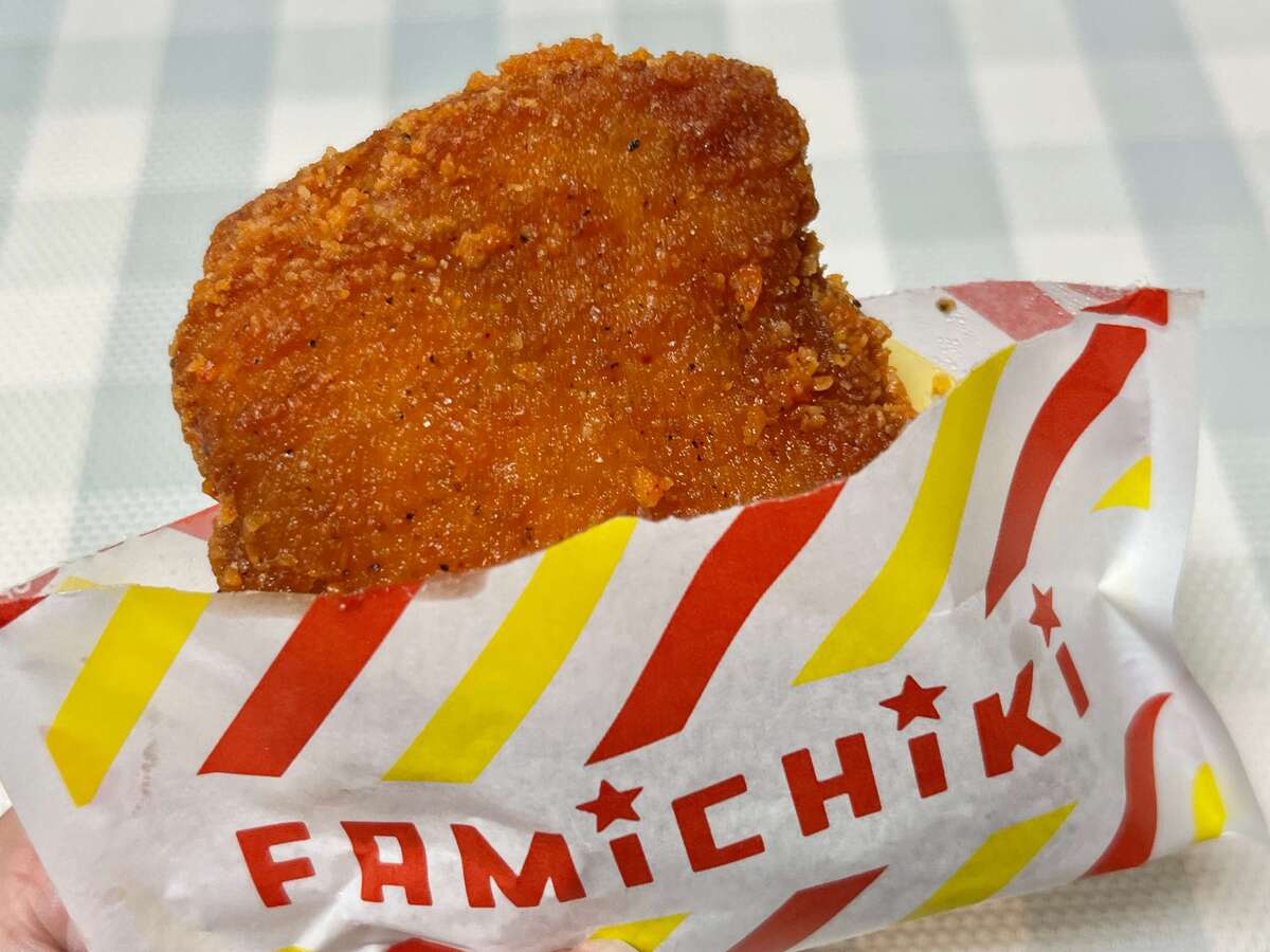 ファミチキをホットケーキでサンド！？