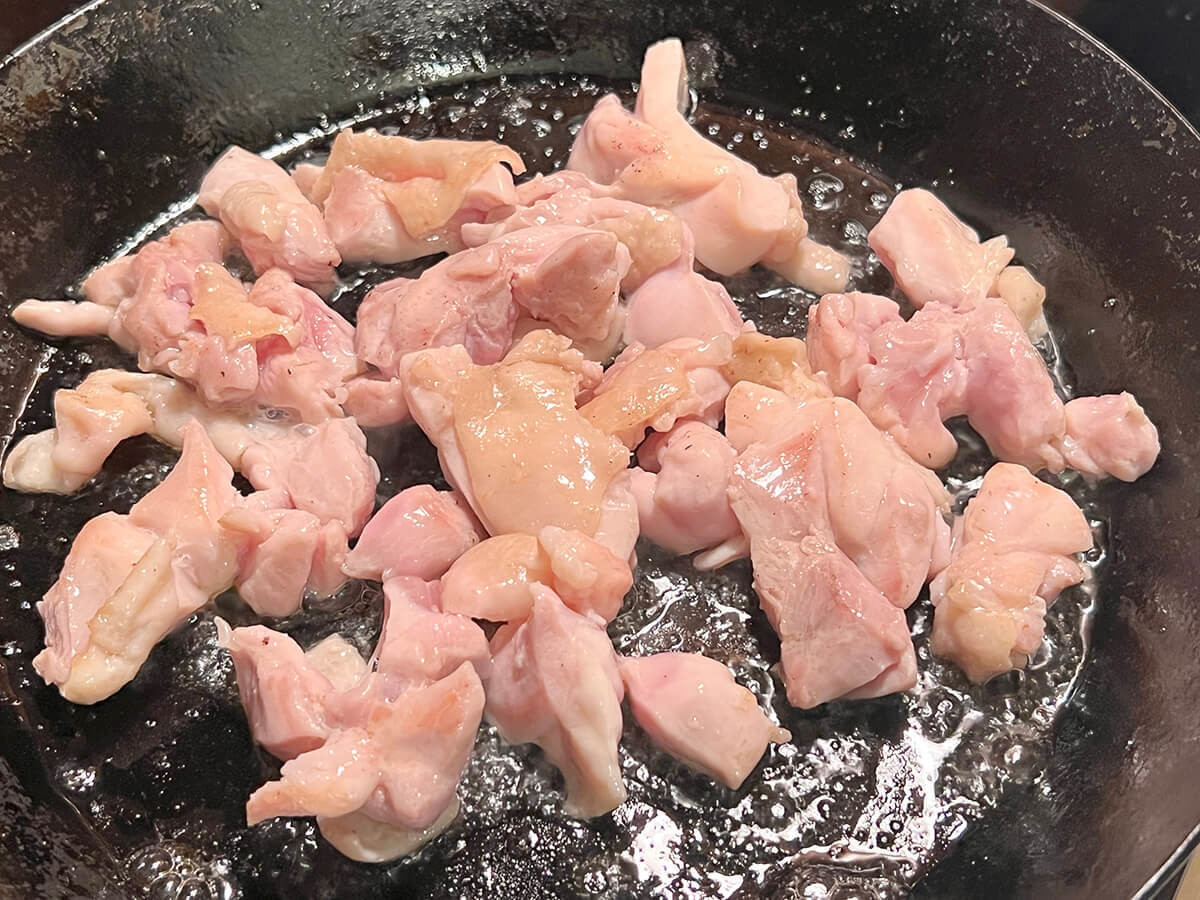 今井亮さん「鶏肉とれんこんの黒こしょう炒め」のレシピ