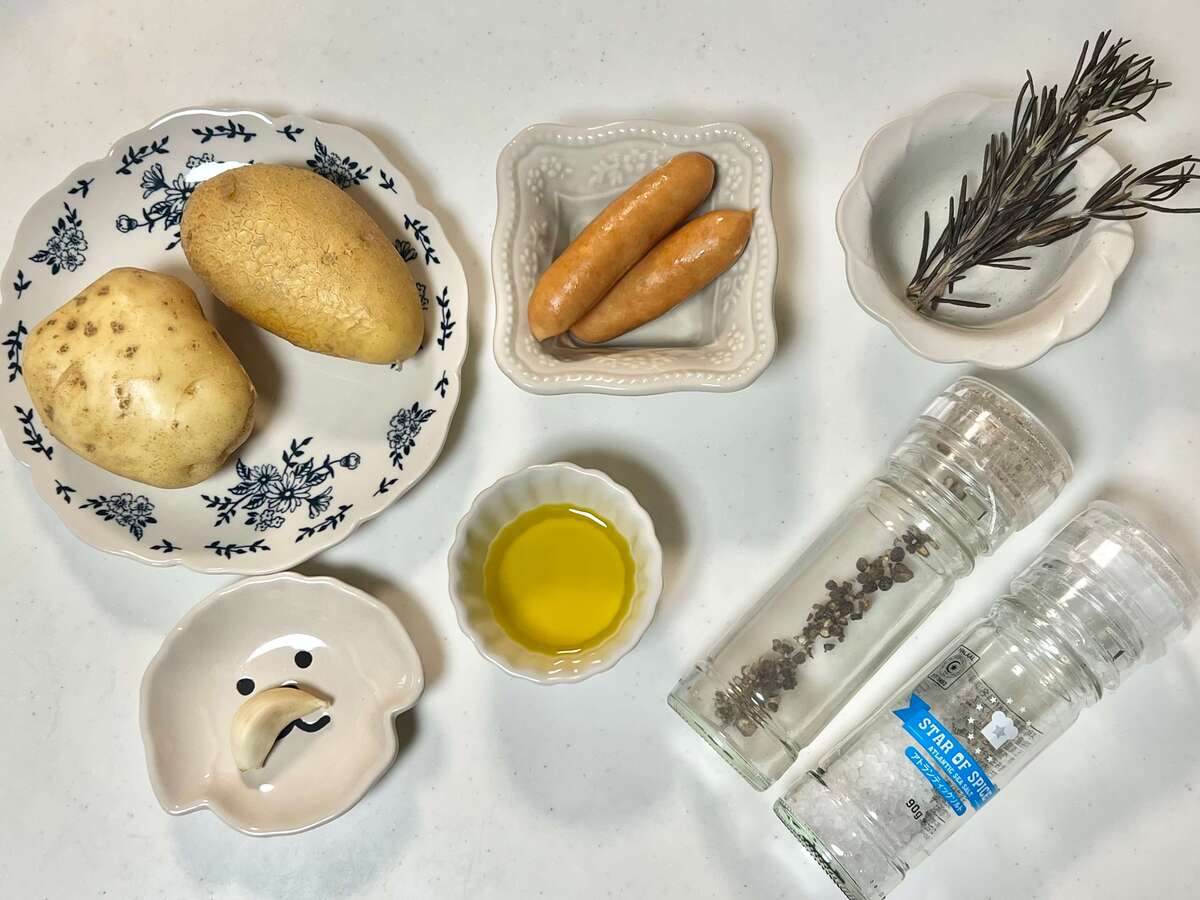 カリカリポテトとウインナーのハーブ炒め