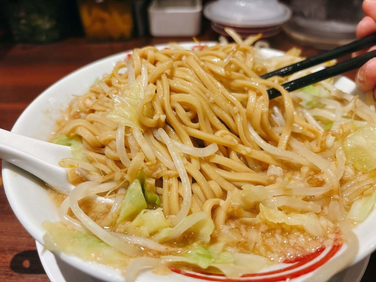 魁力屋「にんにく背脂醤油ラーメン」