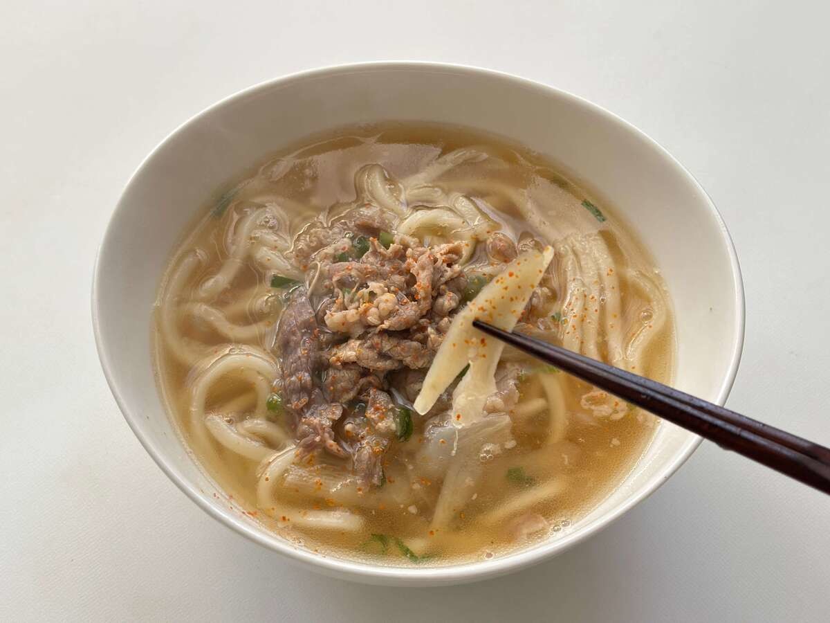 ロピアおすすめ「道場六三郎お墨付き 心のだし 肉うどん」