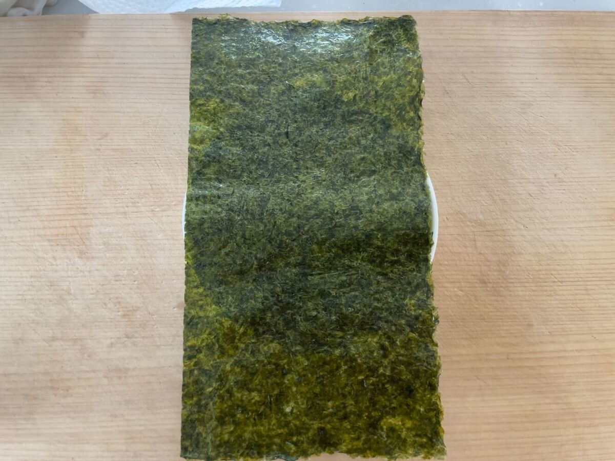 おにぎりの海苔が食べやすくなる裏技