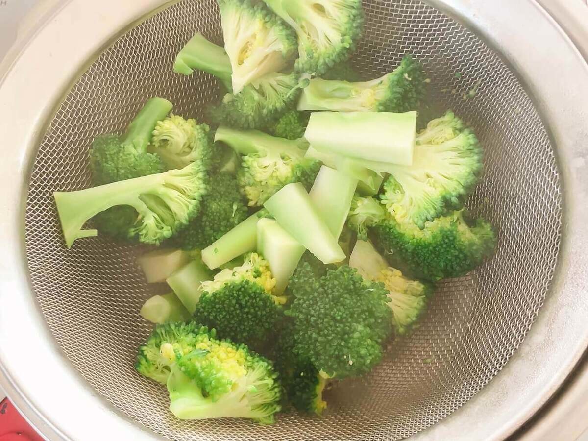 リュウジさん「デパ地下風ブロッコリーと卵のツナマヨサラダ」