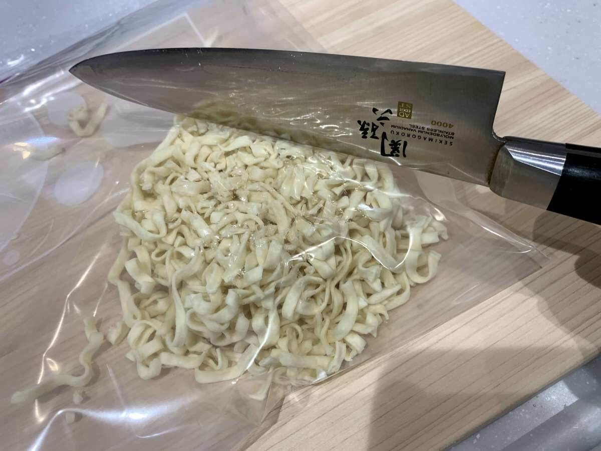 カップ麺に、これを入れて食べちゃダメ！