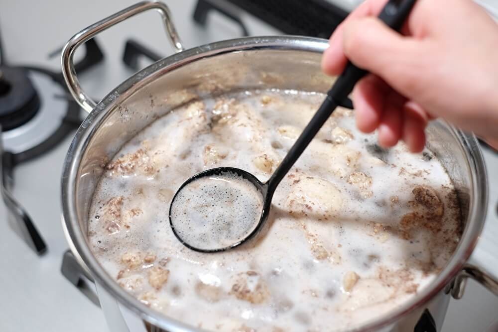 煮込み料理のアク取りしないとどうなる？