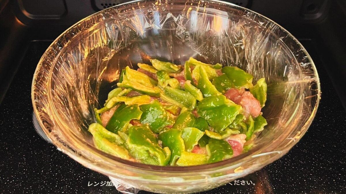 「豚こまとピーマンの甘から炒め風」のレシピ