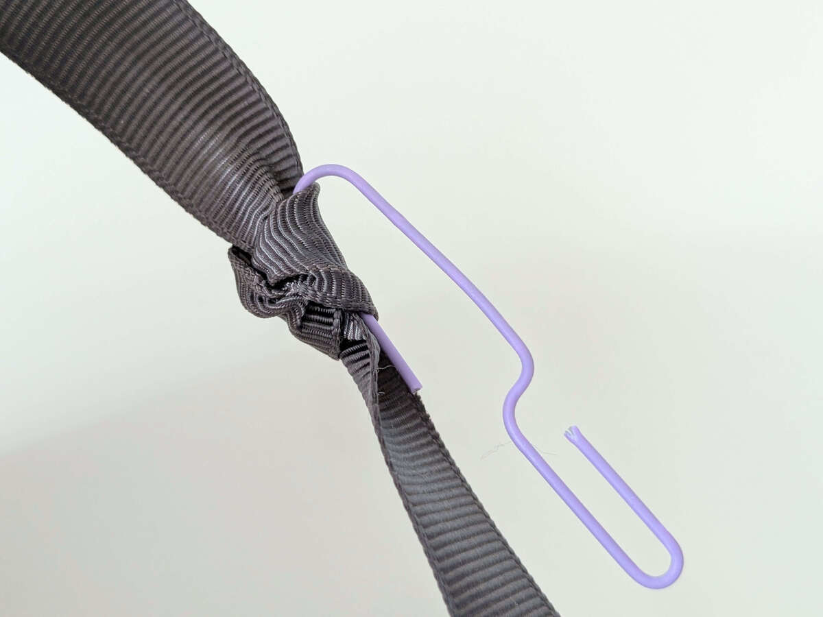 ガチガチに結ばれた紐を一瞬でほどく裏ワザ