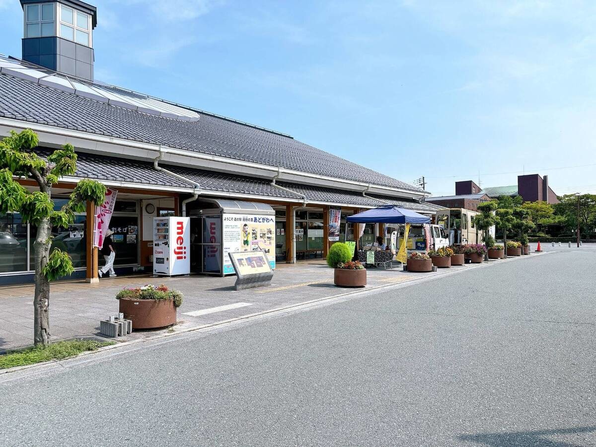 琵琶湖の恵みを感じる、開放的な道の駅「藤樹の里あどがわ」