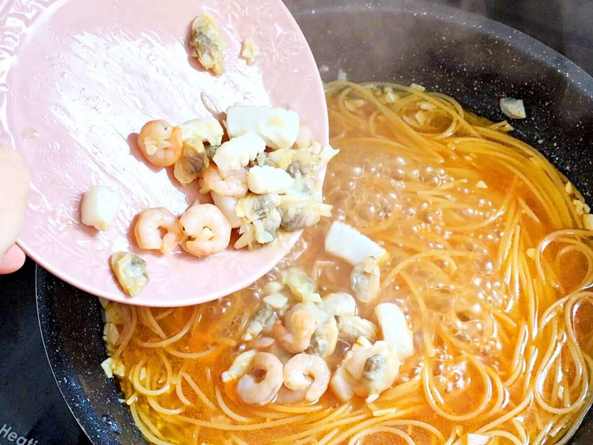 鳥羽周作さん「やばいペスカトーレ」のレシピ