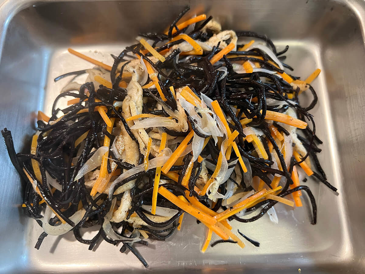 ヒジキと新タマネギの塩焼きそば