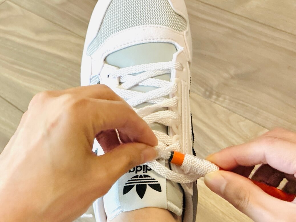 スニーカーの靴紐、もう結ばなくていいの！？
