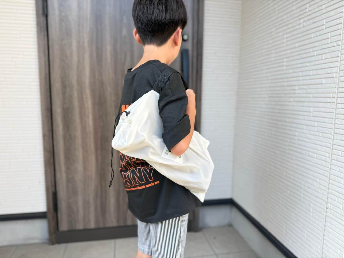 スリコ「折りたたみコンパクトチェア」