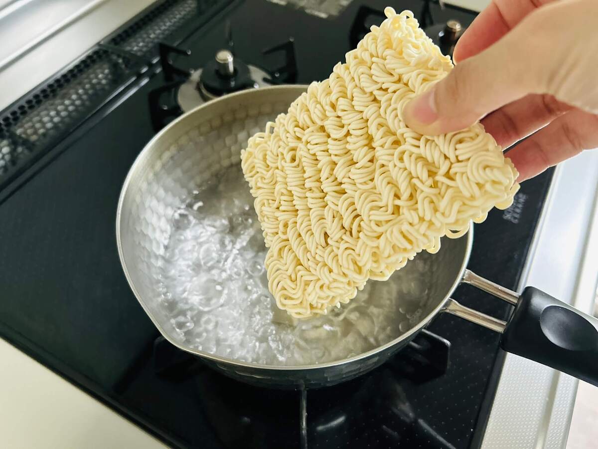 水卜麻美アナがやっている「袋麺の食べ方」