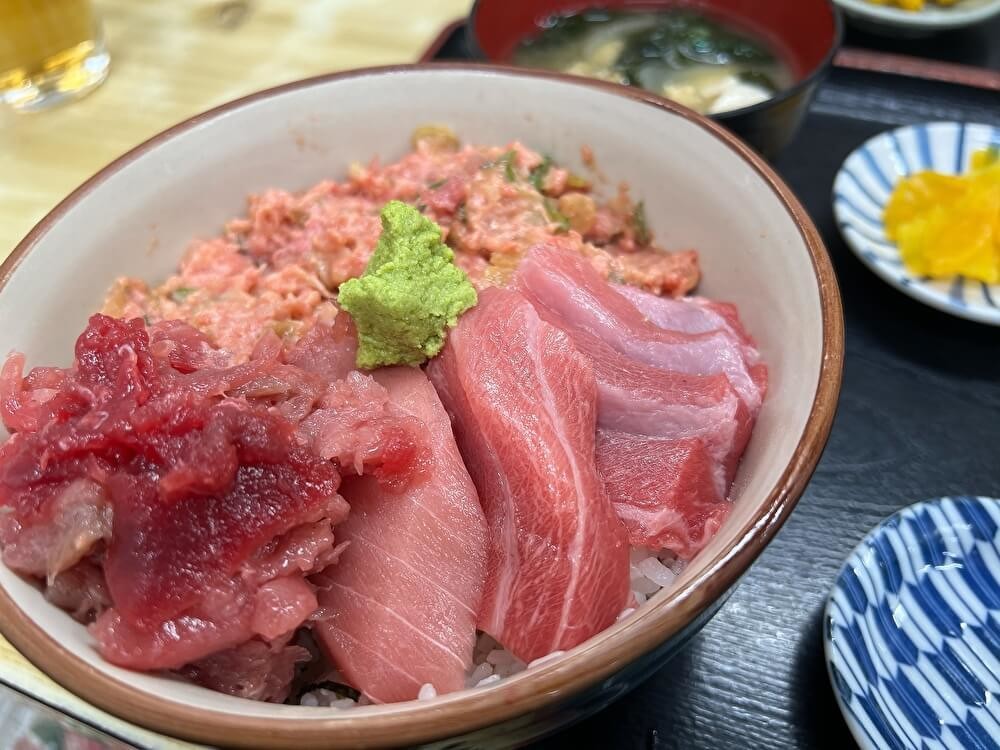横浜中央卸売市場内の「竹家食堂」