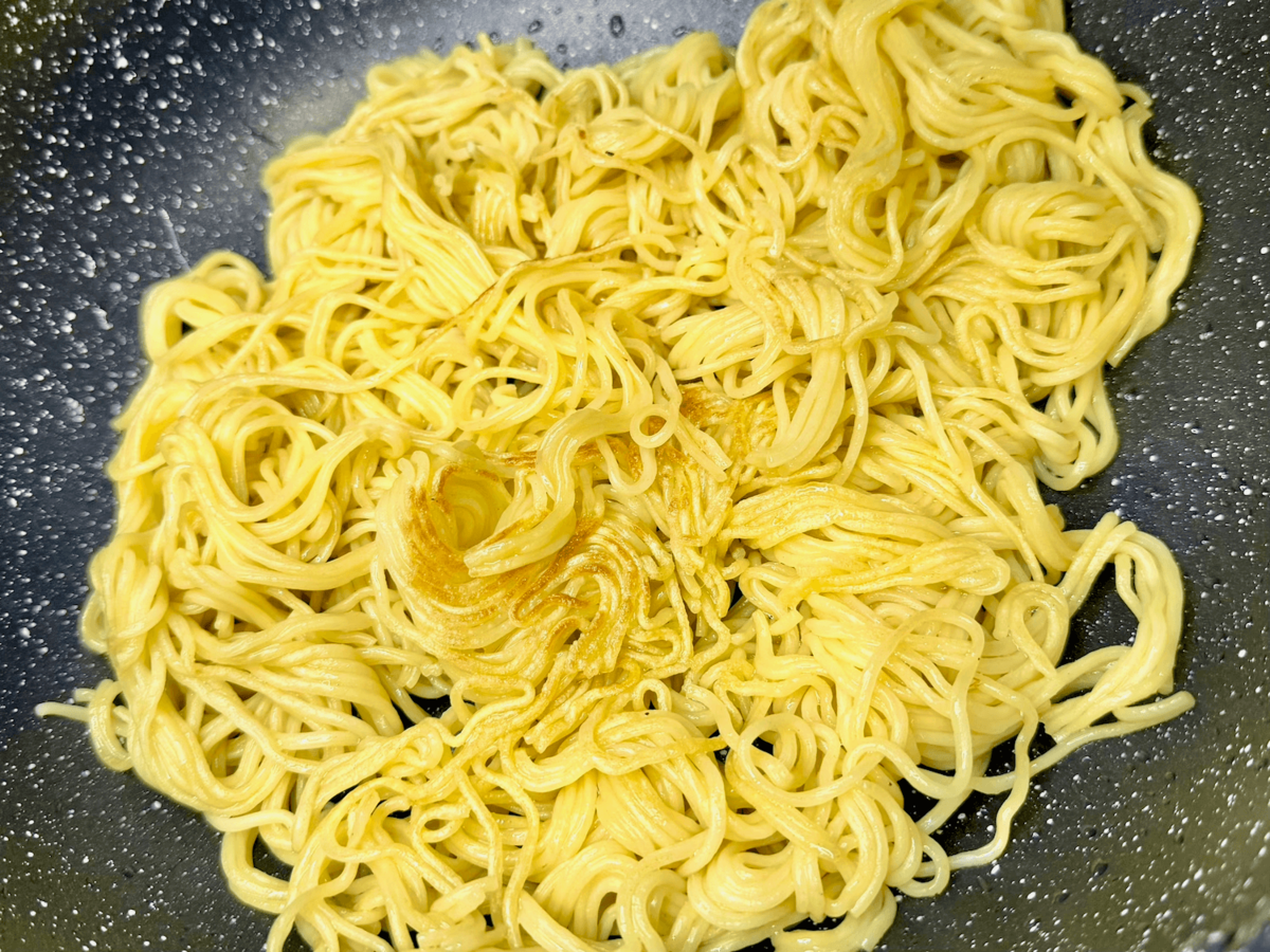 「焼きそばがベチャつく…」原因はこれ【作り方のコツとは】