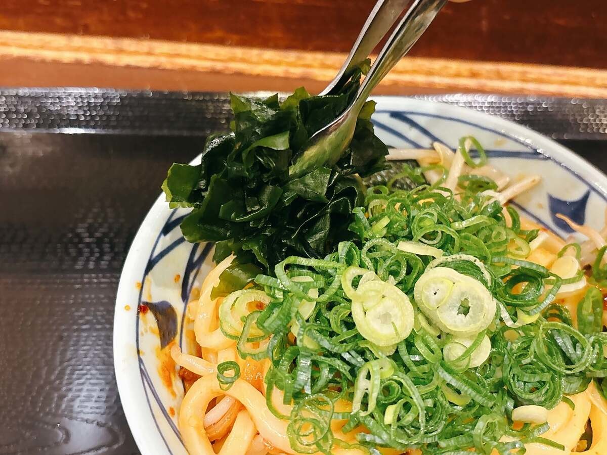丸亀製麺「肉盛りニラ玉ぶっかけ」