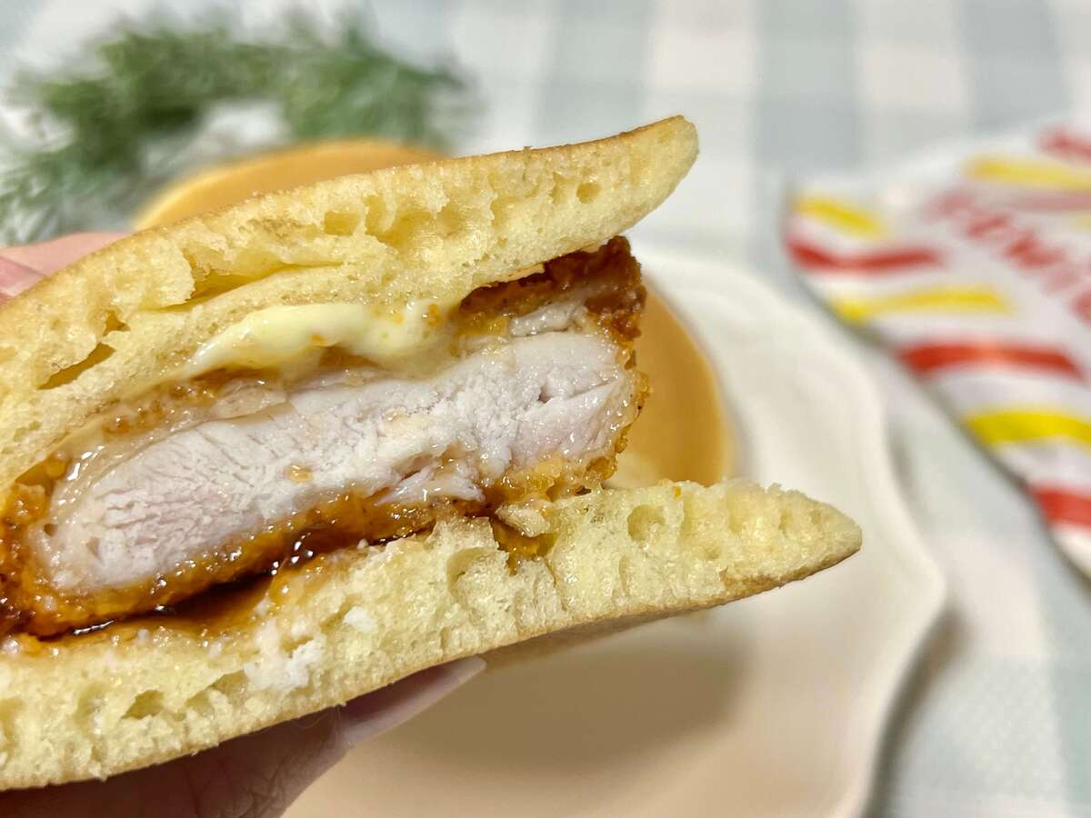 ファミチキをホットケーキでサンド！？