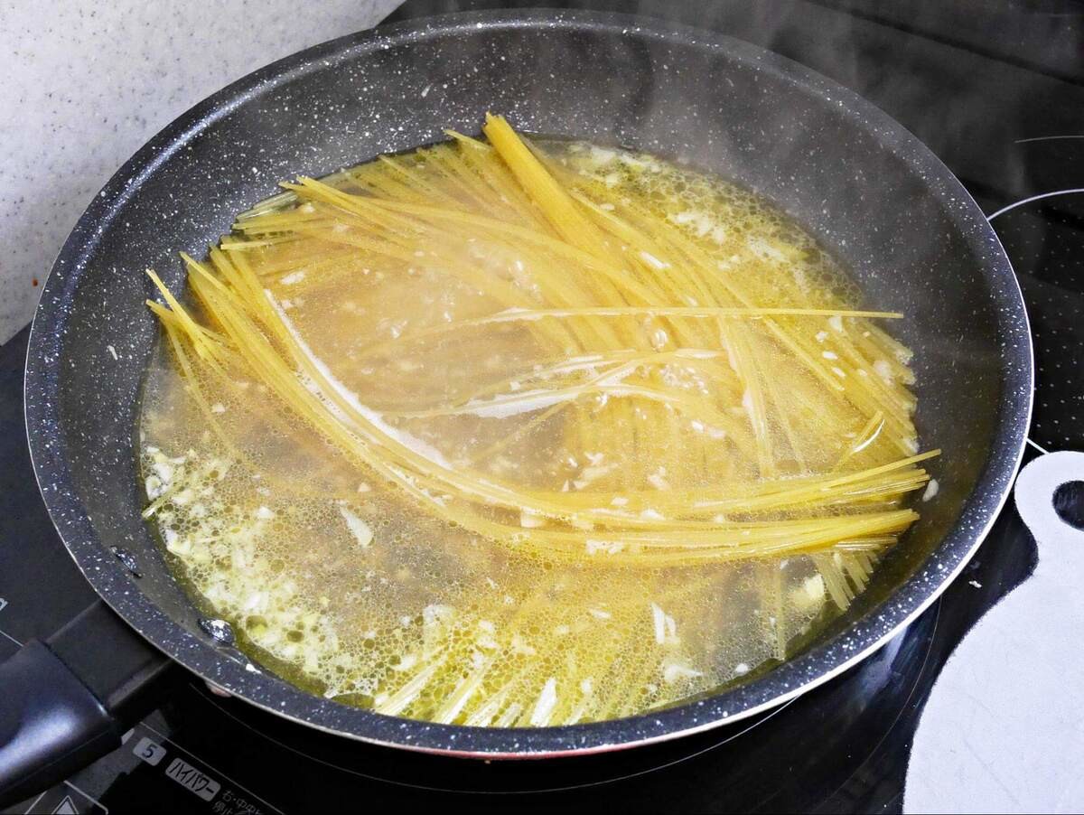 鳥羽周作さん「やばいペスカトーレ」のレシピ