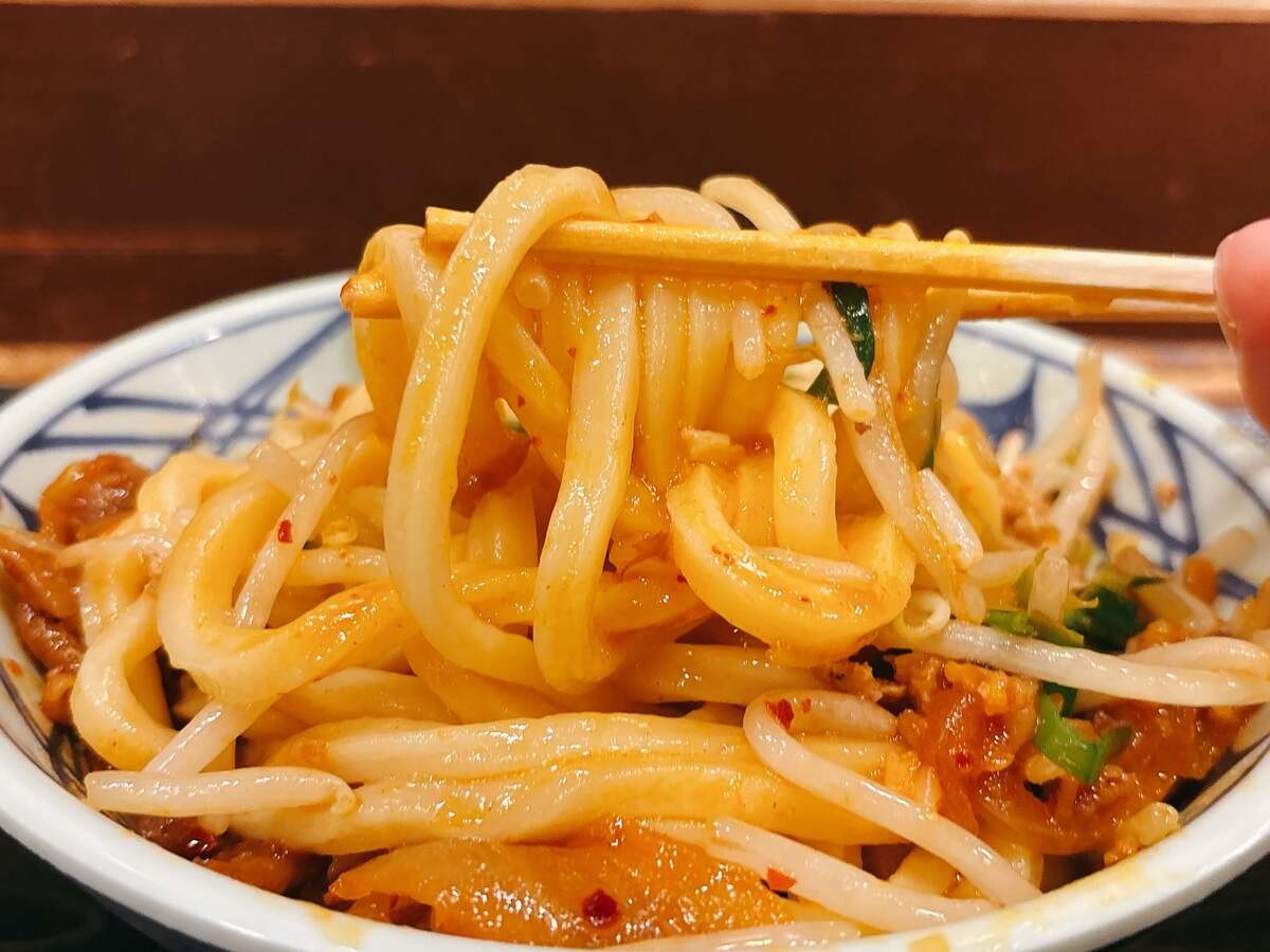 丸亀製麺「肉盛りニラ玉ぶっかけ」