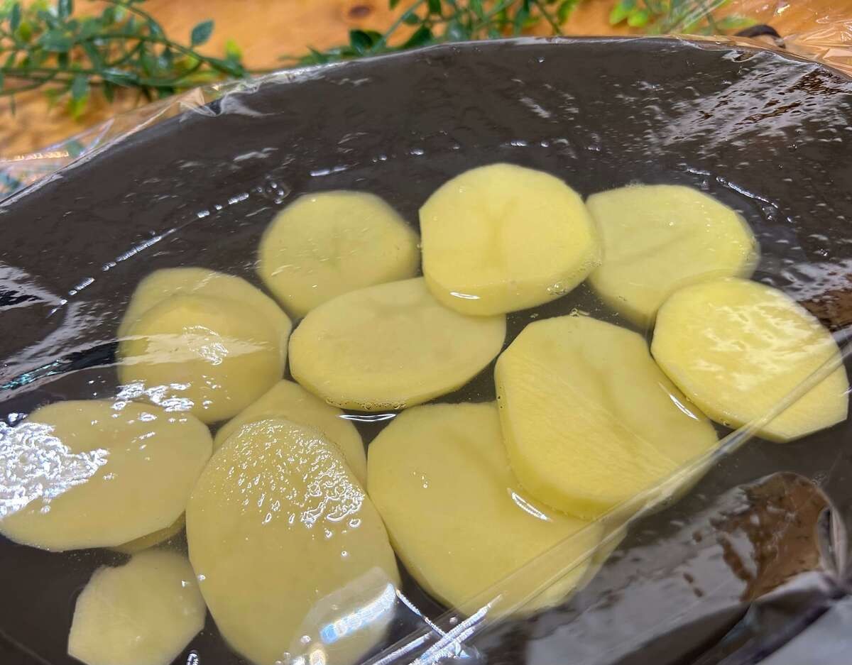 山本ゆりさん「塩サバとじゃがいものガーリック焼き」