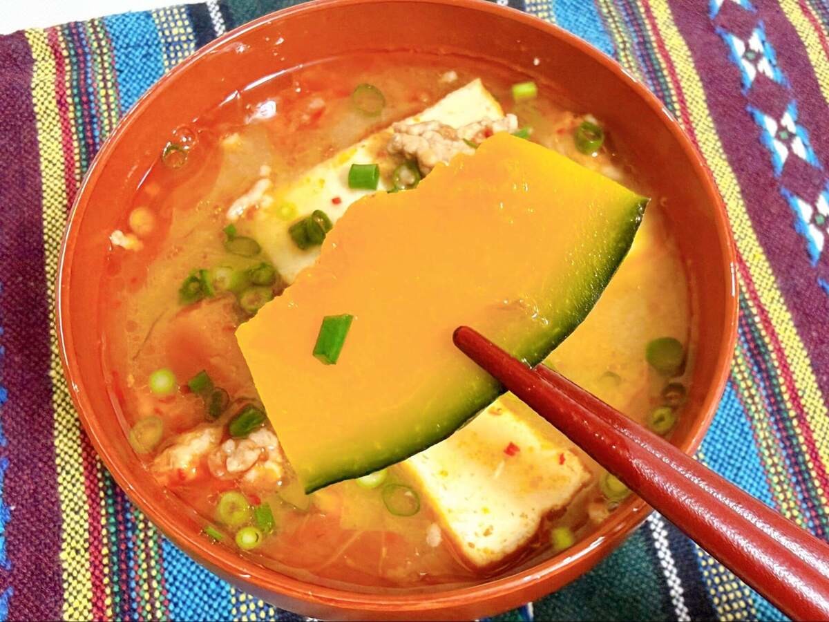 ヤマキ公式「かぼちゃと厚揚げのピリ辛味噌汁」